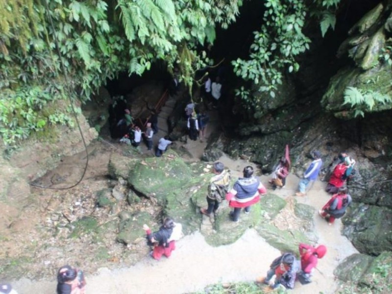 गडहरे गुफाको भौगर्भिक अध्ययन